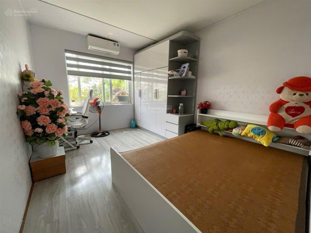 Cần bán gấp nhà tại phường yên nghĩa, s 33.5m2, xây dựng 4 tầng, ngõ thông, ô tô 7 chỗ qua nhà
