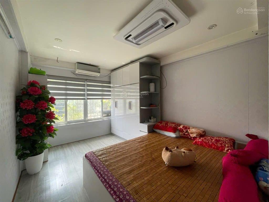 Cần bán gấp nhà tại phường yên nghĩa, s 33.5m2, xây dựng 4 tầng, ngõ thông, ô tô 7 chỗ qua nhà
