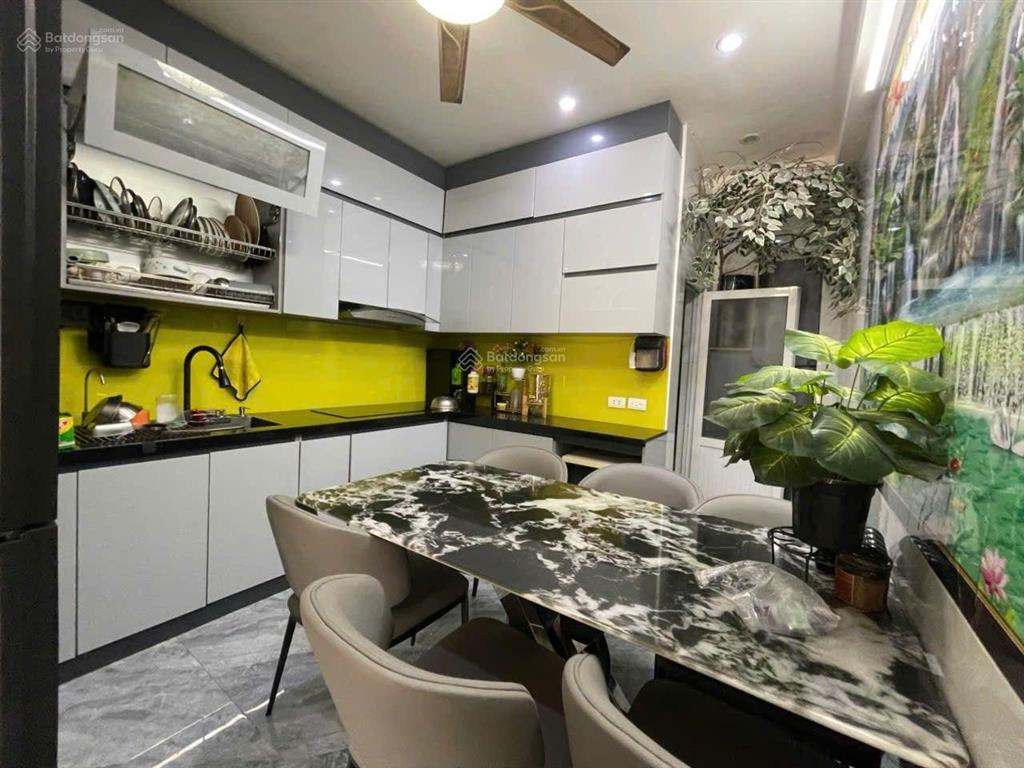 Cần bán gấp nhà tại phường yên nghĩa, s 33.5m2, xây dựng 4 tầng, ngõ thông, ô tô 7 chỗ qua nhà