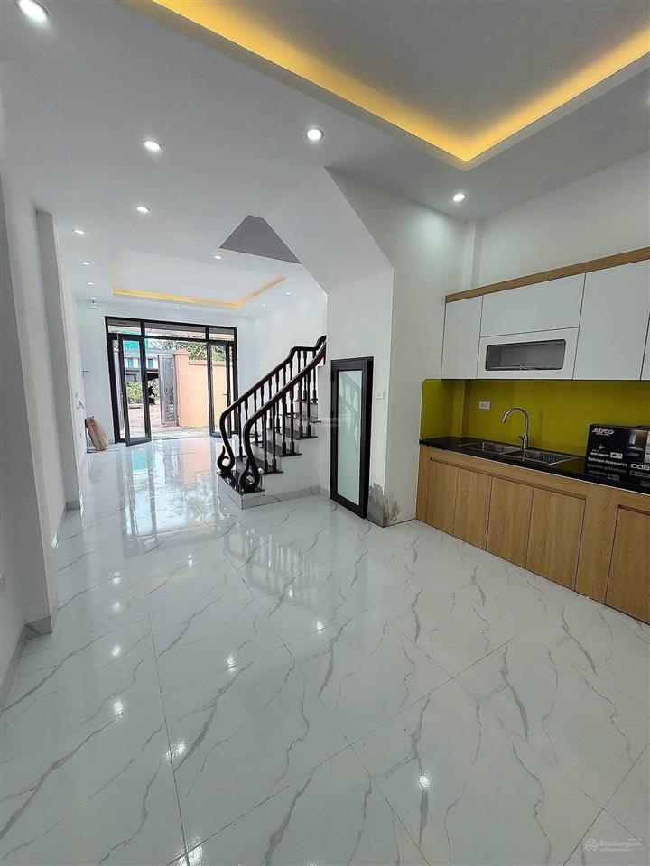 Nhà trung tâm chúc sơn, ô tô đỗ cửa, 42m2 xây mới 4 tầng, giá 3.35 tỷ