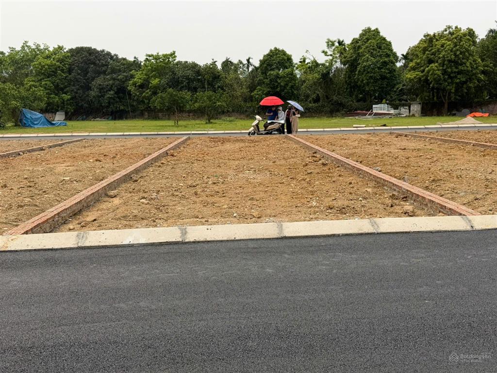 Em có lô đất cần bán gấp dt 100m2 rẻ hơn khu vực 300tr cho khách hàng thiện chí gần trường đại học