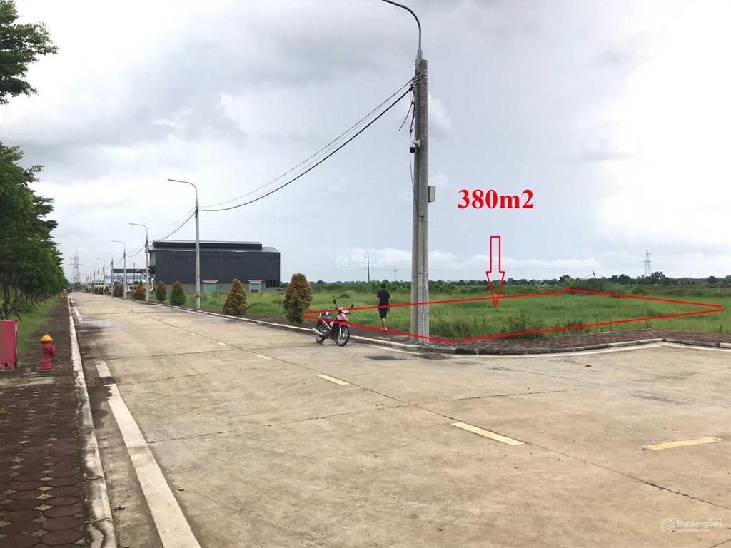 Chính chủ bán suất ngoại giao đất khu công nghiệp 350m2 mt 10m giá 8tr/m2 đường to 20m