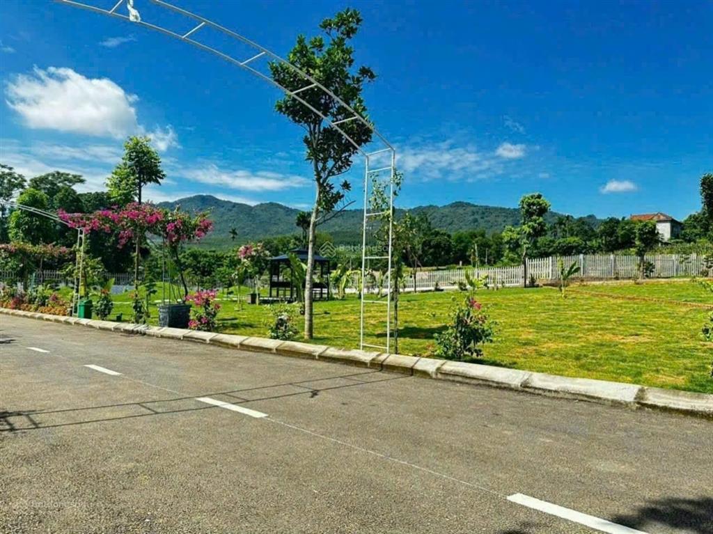 Cần tiền bán cắt lỗ 200tr lô đất bt nghỉ dưỡng hơn 200m2 góc 3 mặt thoáng đông xuân.  0899 993 ***