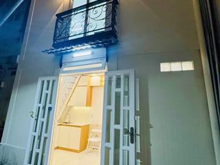 Nhà hẻm xe hơi thích quảng đức, phú nhuận, 2 tầng, dtsd 18m2, tặng nội thất, sổ riêng, giá 1.99 tỷ