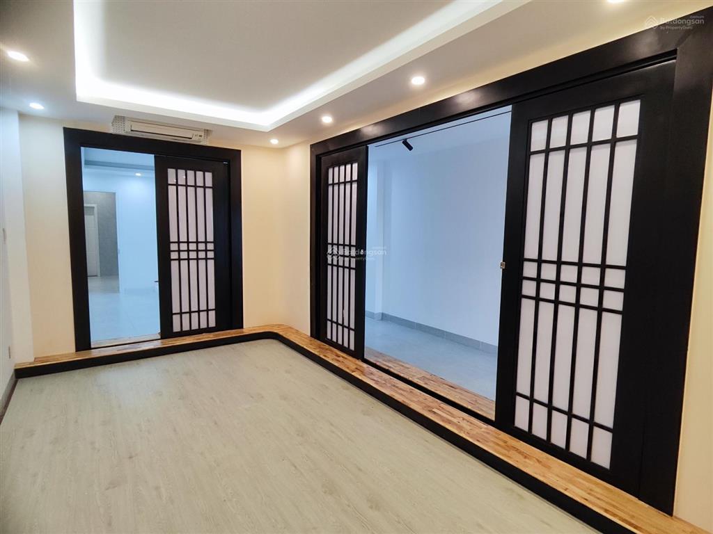 Cho thuê tòa nhà văn phòng 4 tầng vị trí đẹp đường gs1, kđt quảng trường xanh, đông hòa, dĩ an