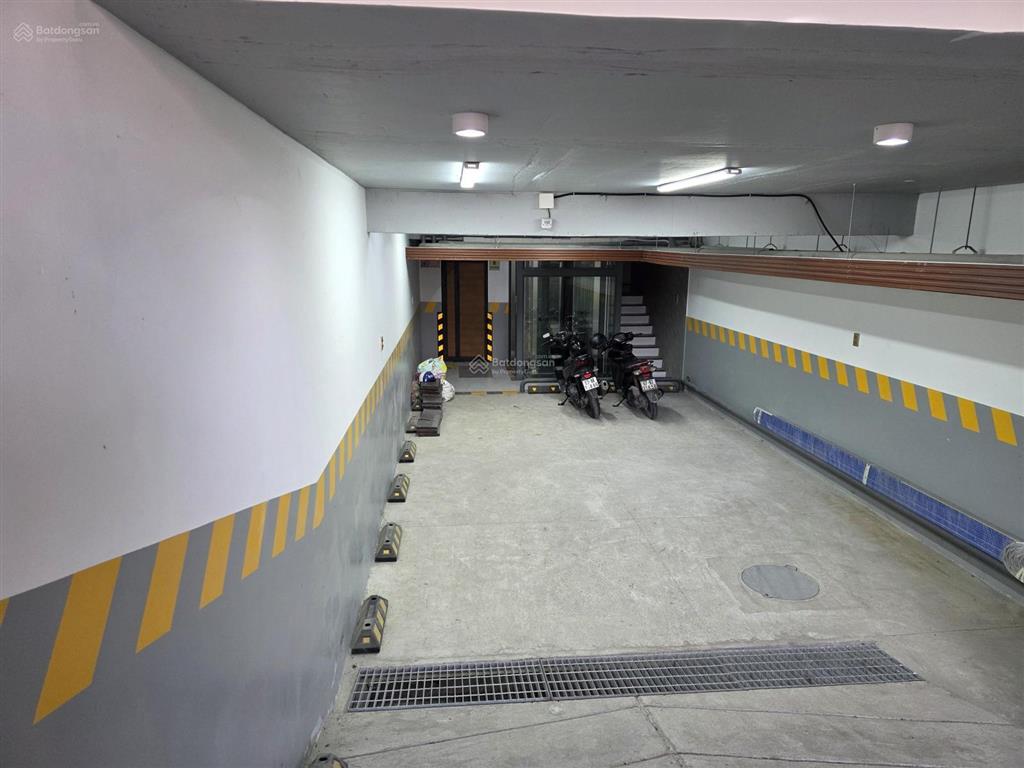 Cho thuê tòa nhà văn phòng 4 tầng vị trí đẹp đường gs1, kđt quảng trường xanh, đông hòa, dĩ an