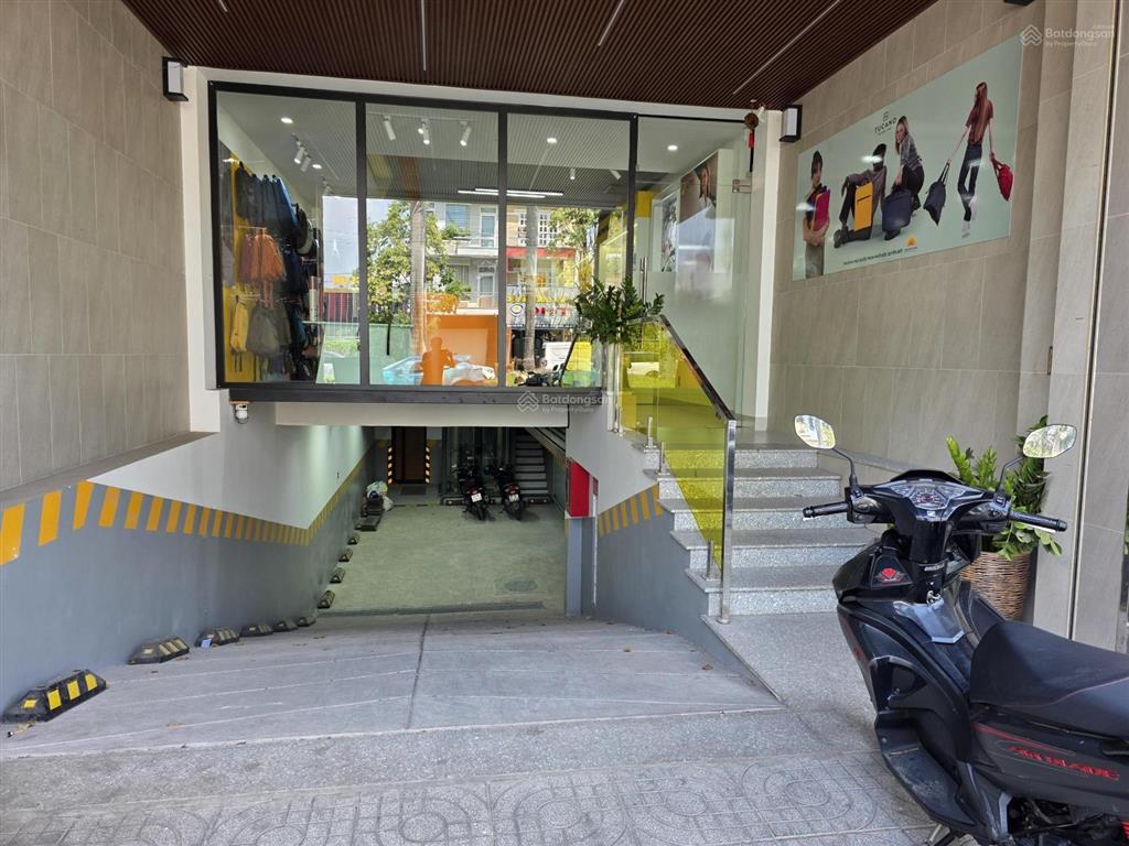 Cho thuê tòa nhà văn phòng 4 tầng vị trí đẹp đường gs1, kđt quảng trường xanh, đông hòa, dĩ an