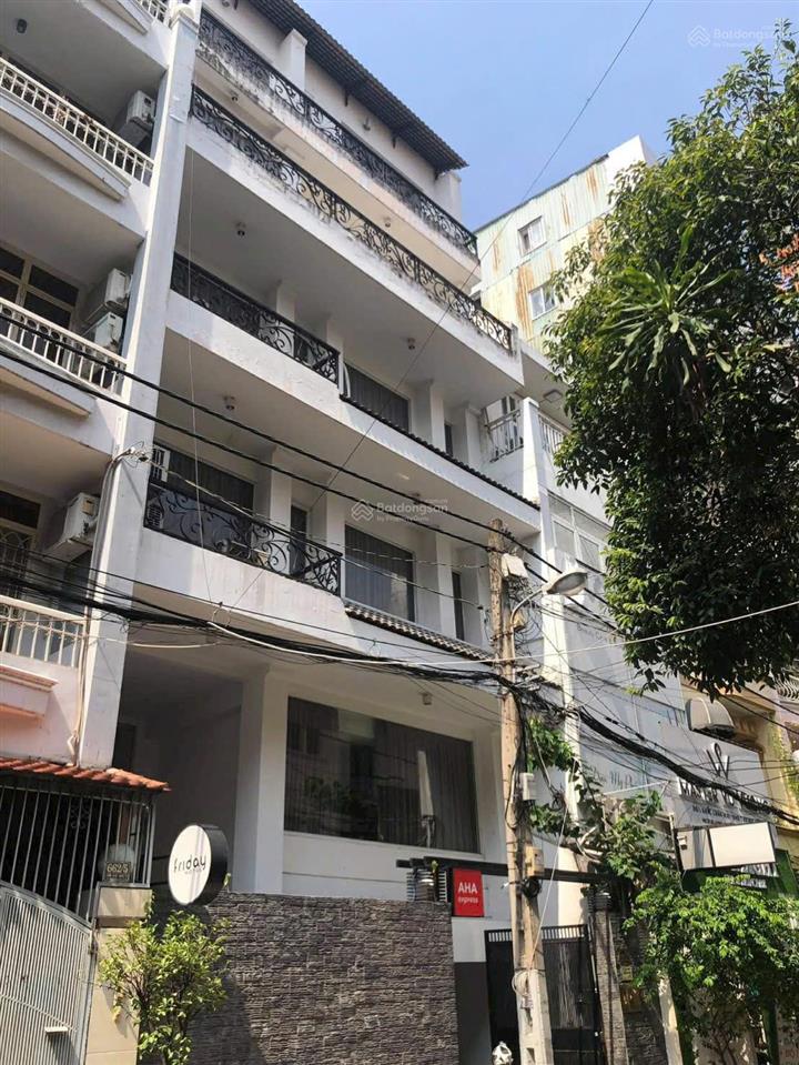 Khách sạn 11 phòng có thang máy & hầm xe hơi  trung tâm quận 10  giá chỉ 35 tỷ
