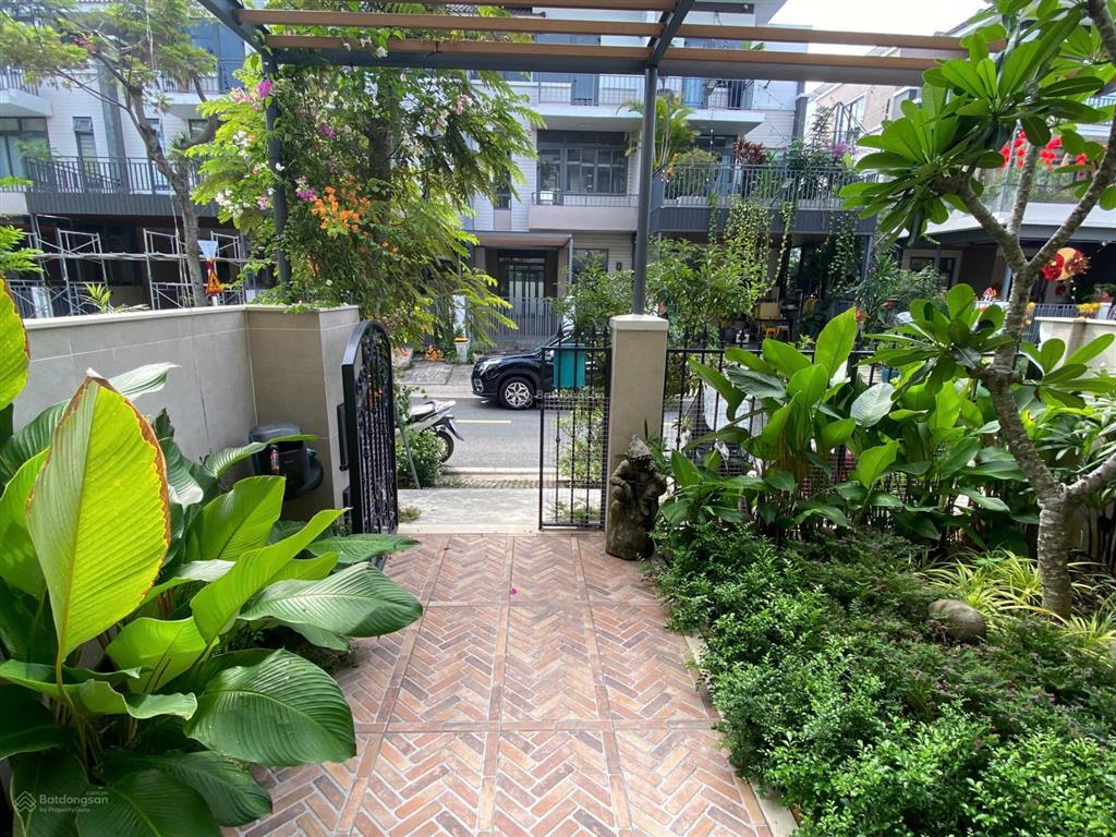 Tôi chính chủ bán gấp nhà phố lavila kiến á dt 5.5x17.6m, đường lớn 20m & 12m giá 11 tỷ, sổ hổng