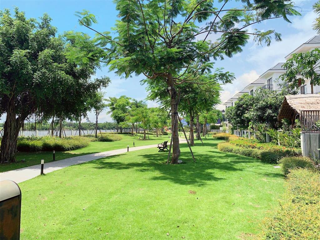 Bán biệt thự đơn lập view sông siêu đẹp nine south. giá 70 tỷ   0799 205 ***