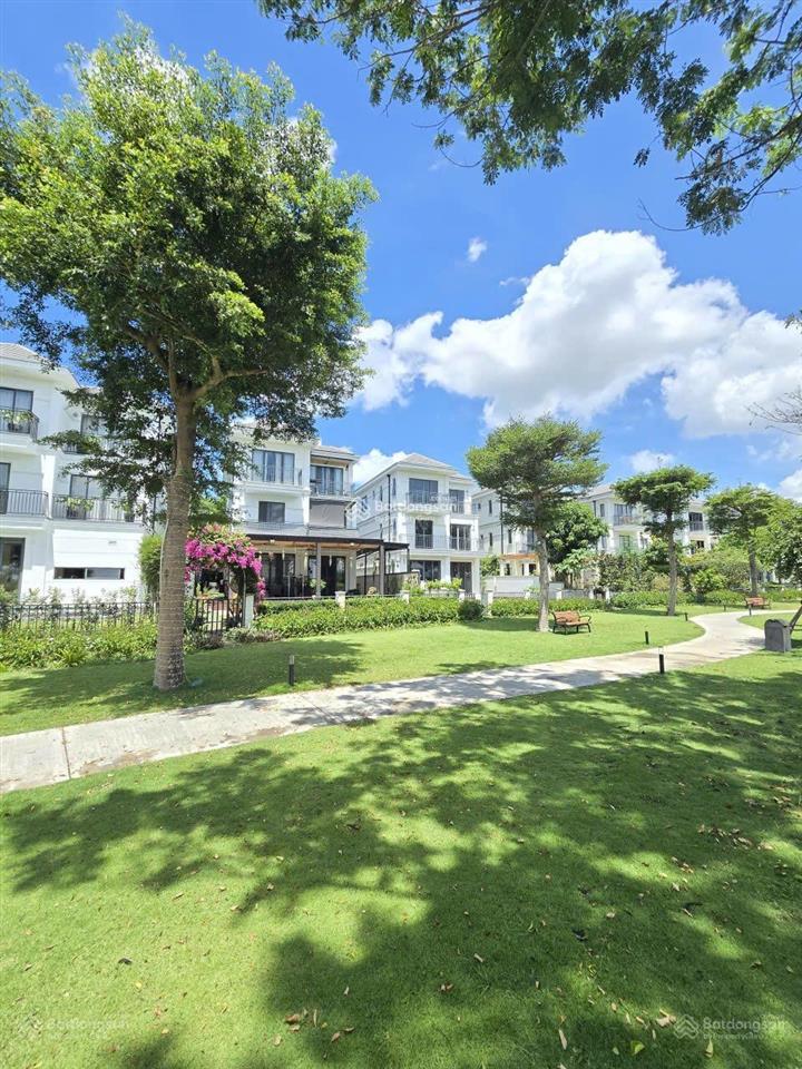 Bán biệt thự đơn lập view sông siêu đẹp nine south. giá 70 tỷ   0799 205 ***