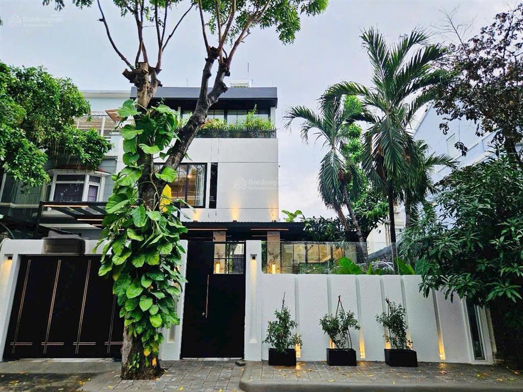 Cần tiền nên bán gấp biệt thự song lập  nam phú villa q.7, dt 12x24m = 288m2, giá 32 tỷ