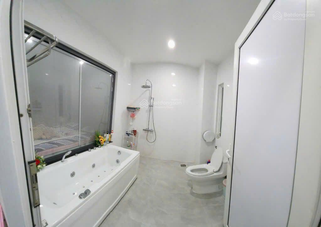 Bán gấp biệt thự 21,5 tỷ, 126m2 có thang máy đầy đủ nội thất kdc ven sông sadeco, tân phong