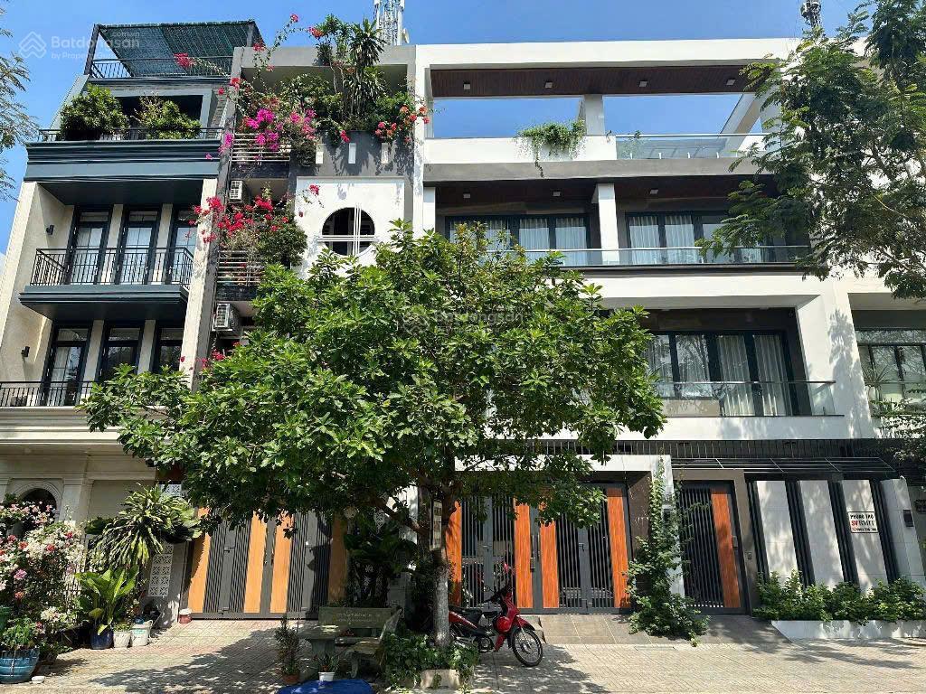 Bán gấp biệt thự 21,5 tỷ, 126m2 có thang máy đầy đủ nội thất kdc ven sông sadeco, tân phong