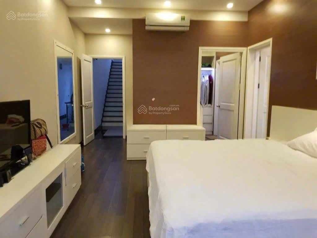 Bán gấp biệt thự 21,5 tỷ, 126m2 có thang máy đầy đủ nội thất kdc ven sông sadeco, tân phong