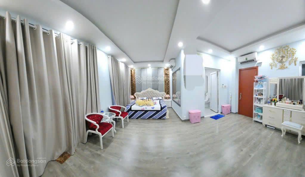 Bán gấp biệt thự 21,5 tỷ, 126m2 có thang máy đầy đủ nội thất kdc ven sông sadeco, tân phong