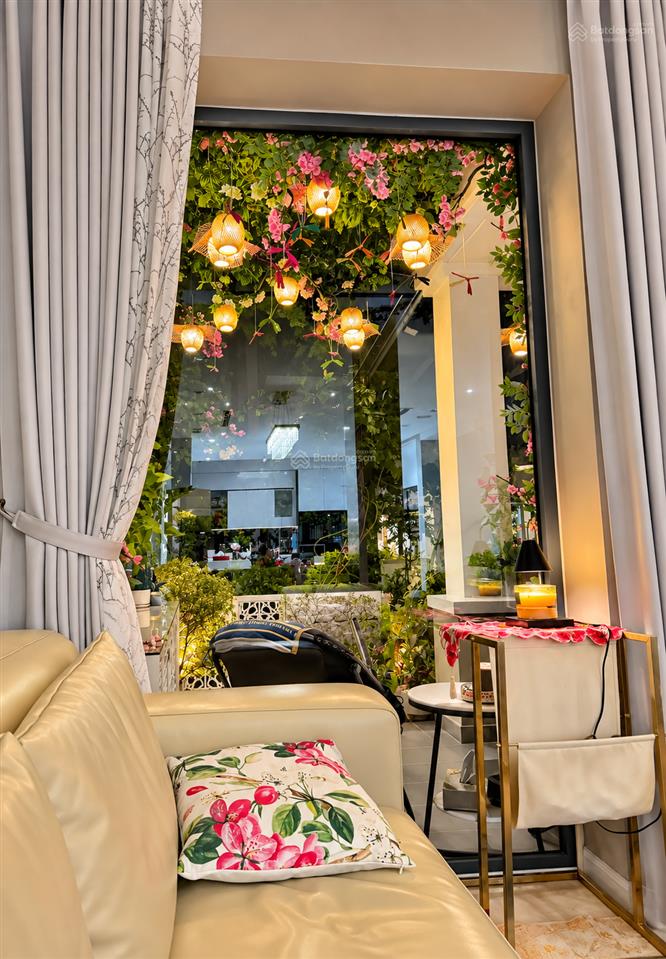 Bán gấp nine south estates  nhà phố ven sông 7m ngang  dtsd 260m2  sổ hồng hoàn công giá 18.8 tỷ