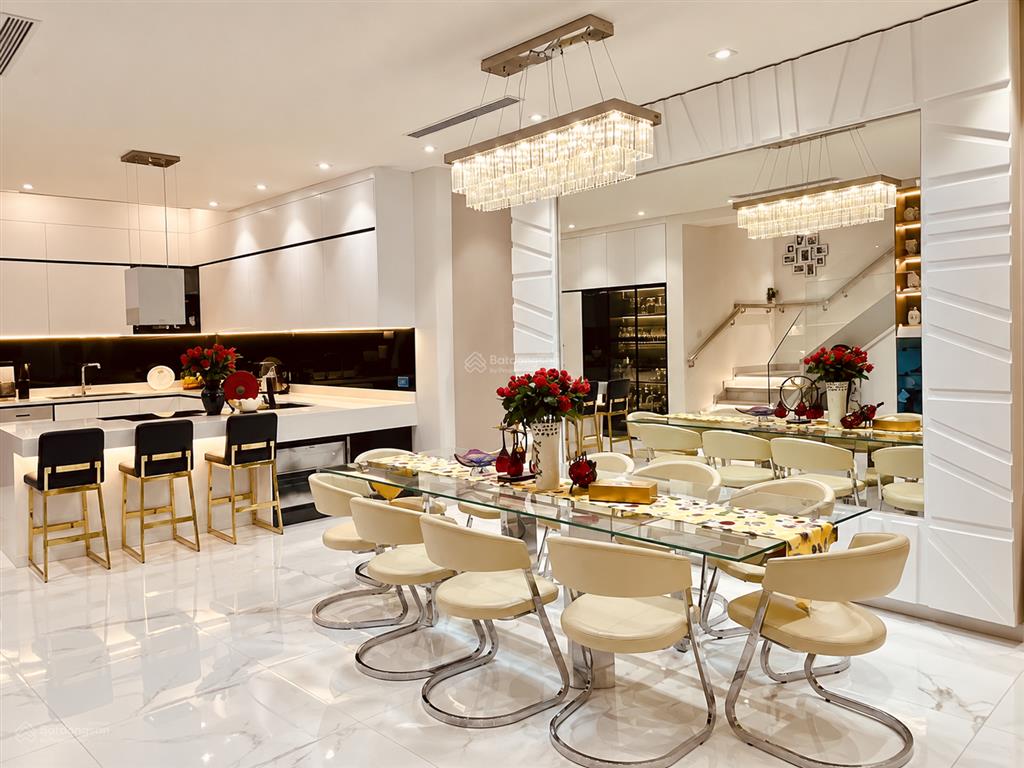 Bán gấp nine south estates  nhà phố ven sông 7m ngang  dtsd 260m2  sổ hồng hoàn công giá 18.8 tỷ