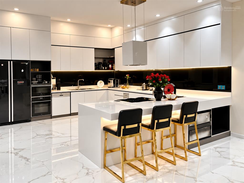 Bán gấp nine south estates  nhà phố ven sông 7m ngang  dtsd 260m2  sổ hồng hoàn công giá 18.8 tỷ