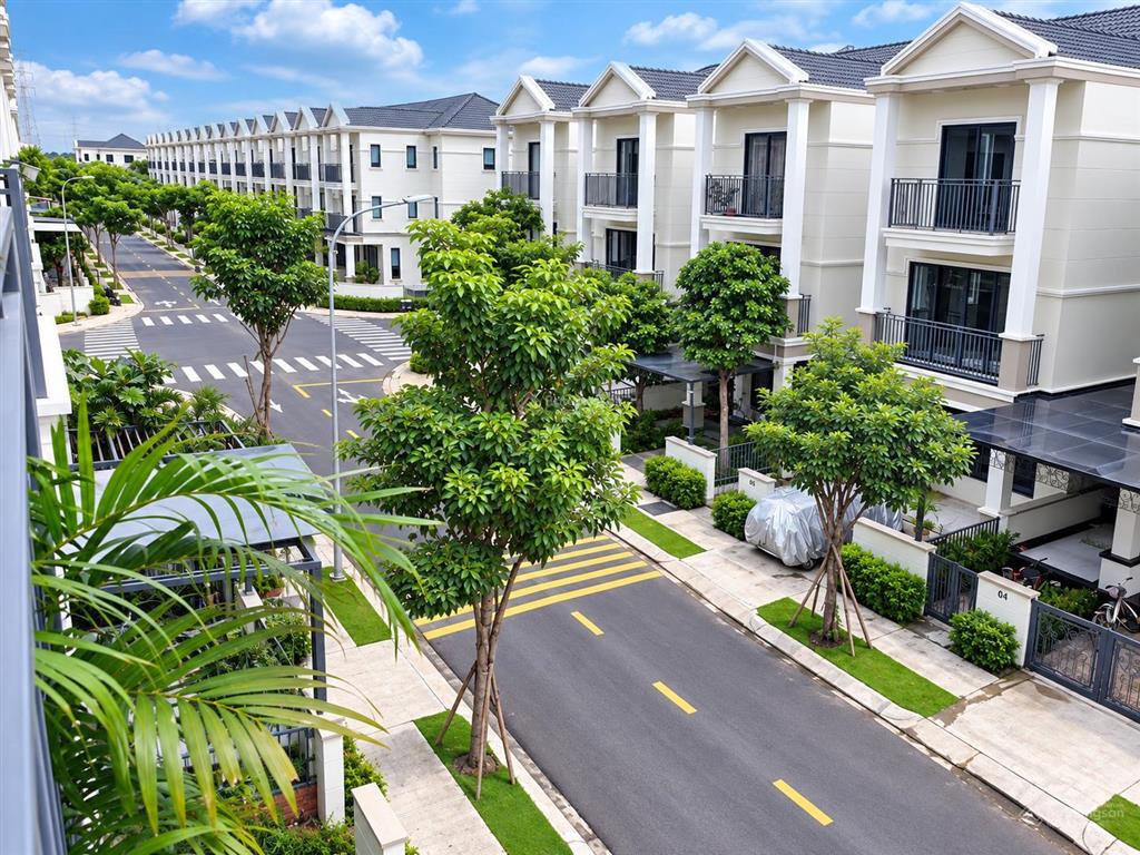 Giảm sốc 1 tỷ! hàng hiếm nine south  nhà phố ven sông ngang 7m sổ hồng, hoàn công giá chỉ 16,8 tỷ