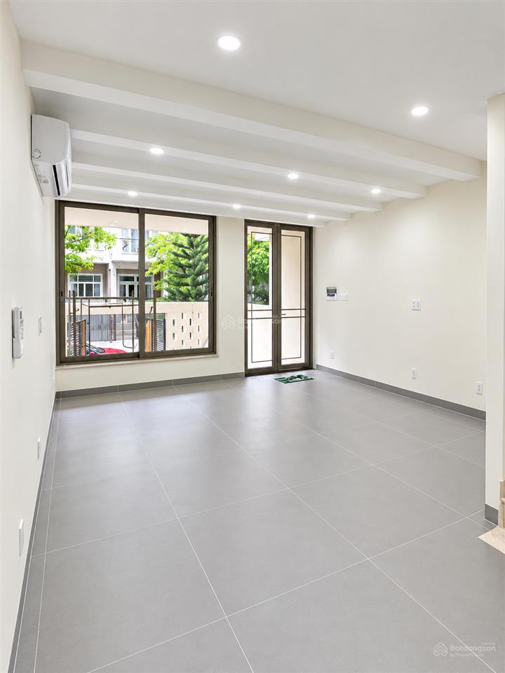 Hàng đầu tư him lam q7  nhà 5x20m có hầm + thang máy  hđ thuê 50tr/tháng  giá 26,5 tỷ