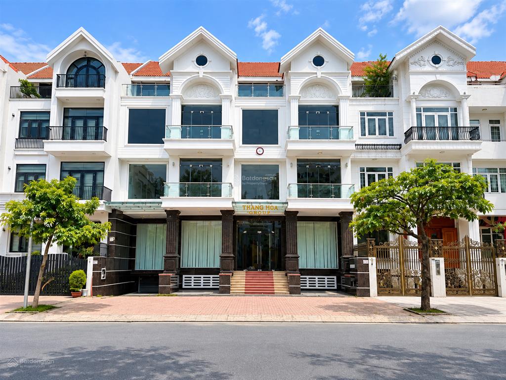 Hàng đầu tư him lam q7  nhà 5x20m có hầm + thang máy  hđ thuê 50tr/tháng  giá 26,5 tỷ