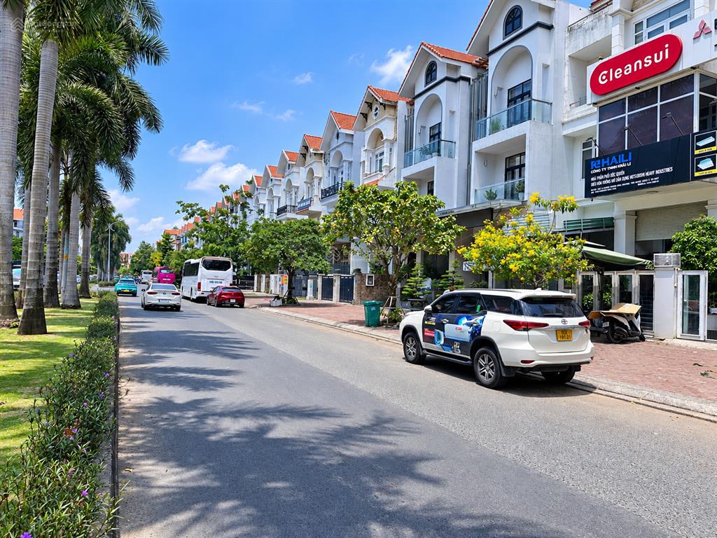 Hàng đầu tư him lam q7  nhà 5x20m có hầm + thang máy  hđ thuê 50tr/tháng  giá 26,5 tỷ