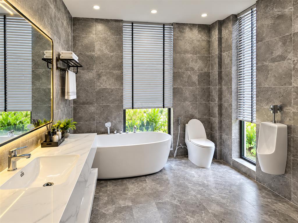 Cần tiền bán gấp biệt thự nam phú villas gần sông quận 7 246.7m2 ngang 12m giá tốt 33,5 tỷ