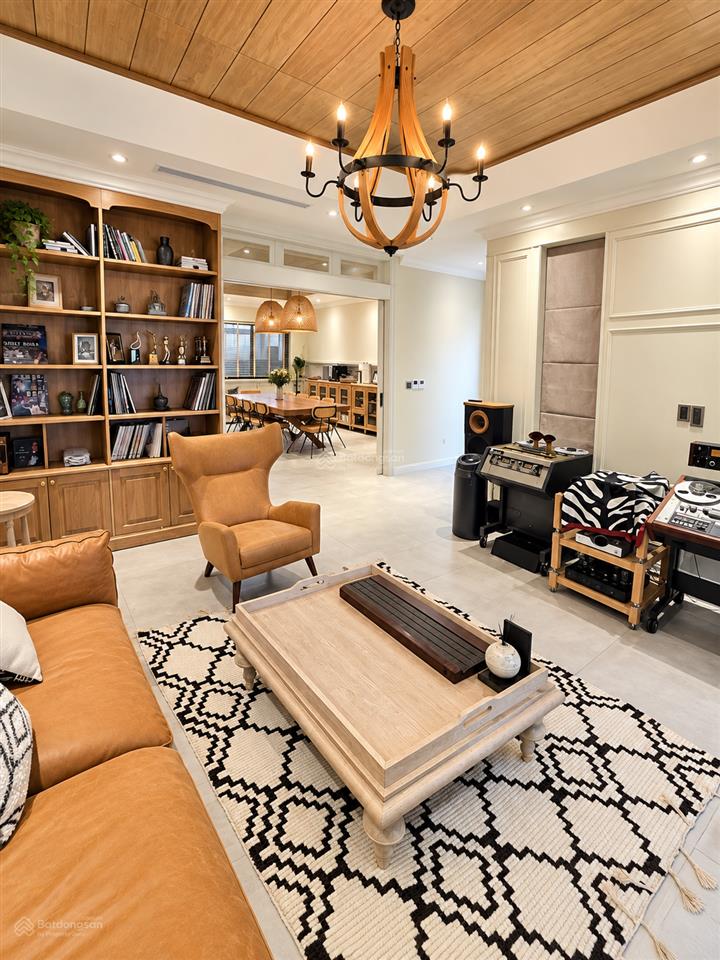 Giảm mạnh 2,5 tỷ  biệt thự kdc ven sông sadeco thang máy, q7, 126m2 giá tốt 21,5 tỷ