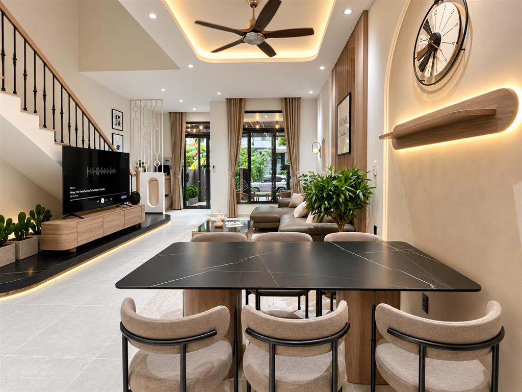 Cần bán gấp lavila nhà bè nhà đẹp 96.8m2 full nội thất sổ hồng sẵn giá chỉ 13 tỷ