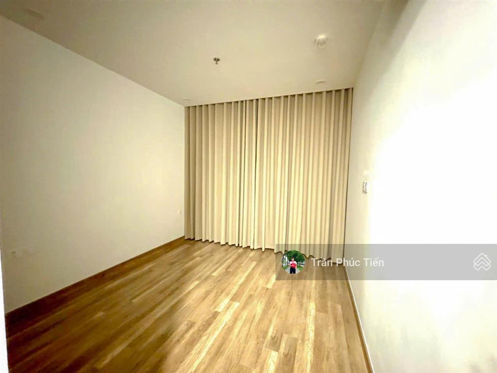 Chính chủ nhượng lại căn hộ 73m2 đồ cơ bản tầng trung view tb, giá 6,050 tỷ thu về.