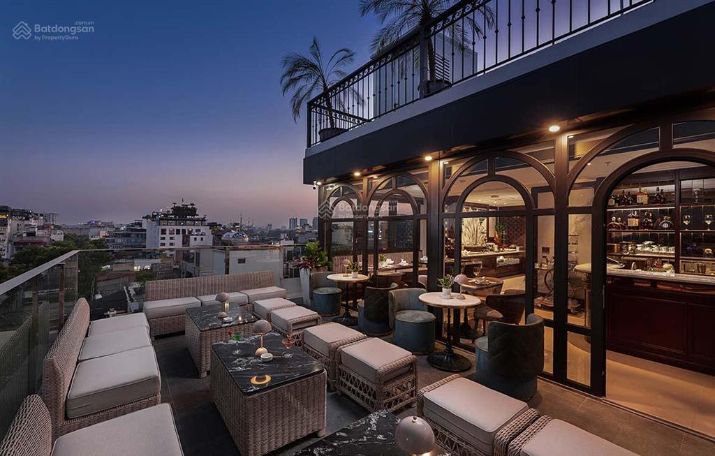 Bán nhà mặt phố trần vũ. dt 55m2 x 5 tầng. view mặt hồ, kinh doanh sầm uất, vỉa hè rộng, vị trí đẹp
