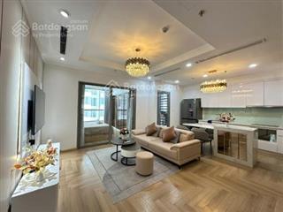 Bán nhà phố lạc long quân, tây hồ. dt 80m2 x 7 tầng, mt 6,5m. thang máy, dòng tiền cực cao, gần mp