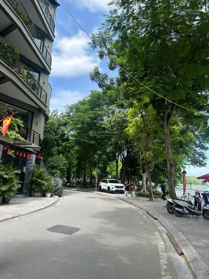 Bán nhà mặt phố nguyễn đình thi, tây hồ. dt sổ 70m2 x 5 tầng. view hồ tây, kd sầm uất, vỉa hè rộng