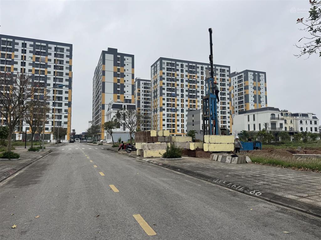 Bán lô biệt thự diện tích 180,240m2 gần 10 toà chung cư và trung tâm thương mại giá 2xtr/m2