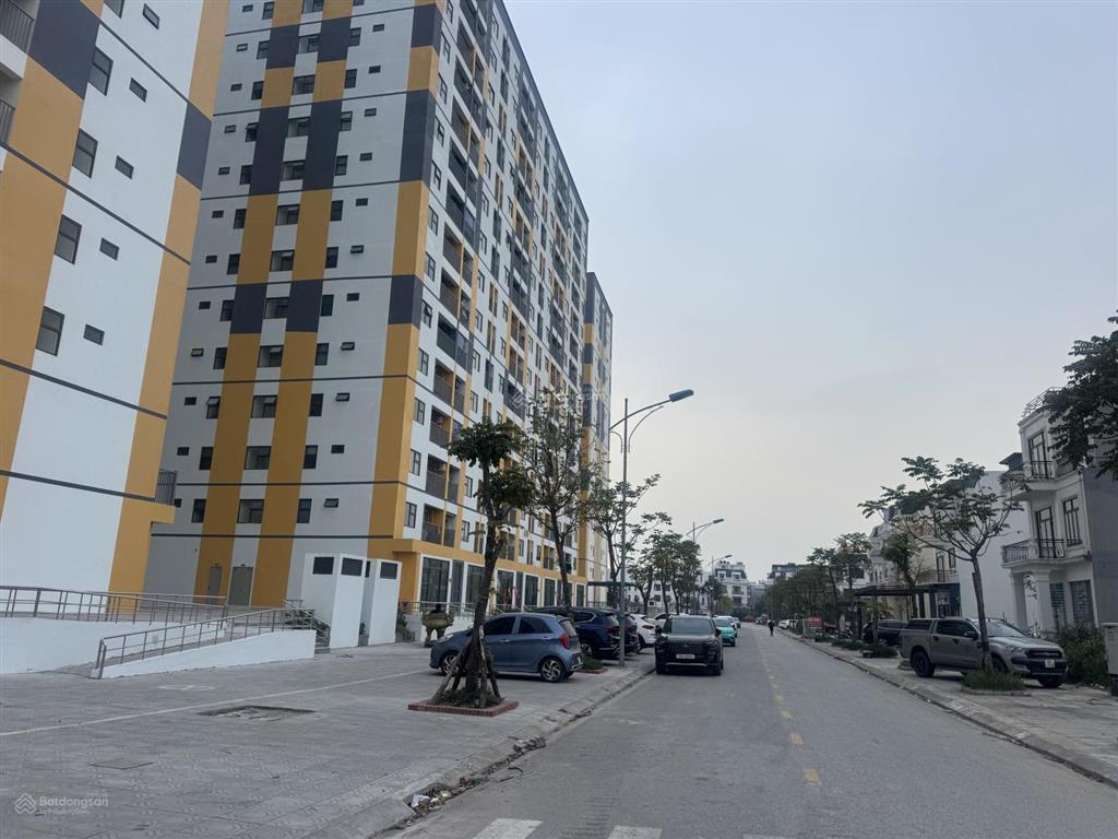 Bán lô biệt thự diện tích 180,240m2 gần 10 toà chung cư và trung tâm thương mại giá 2xtr/m2