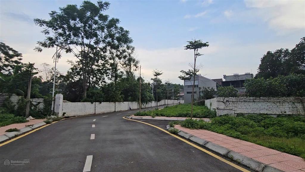 Bán lô góc 2 mặt tiền ở bình yên, hòa lạc lô góc 2 mặt tiền, 211m2 full thổ giá từ 25tr/m2