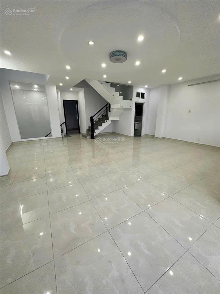 Cần cho thuê nhà ngay mt lê văn sỹ, phường 14, quận 3 thông ra trần quang diệu