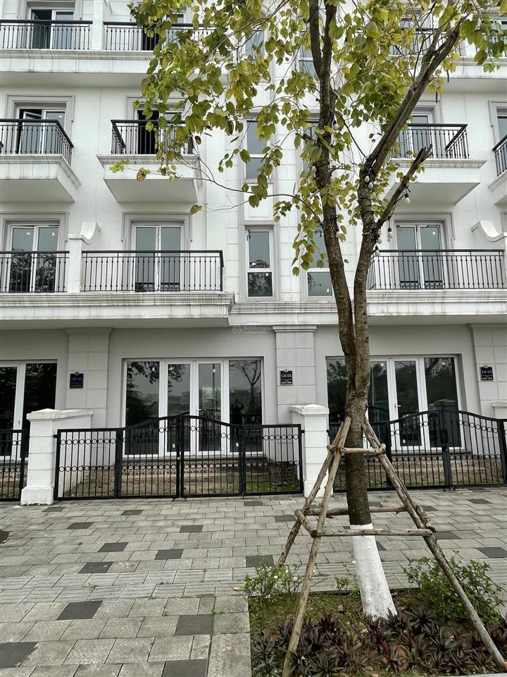 Chủ đầu tư bán căn liền kề ban trắng hướng đông nam đẹp nhất dự án