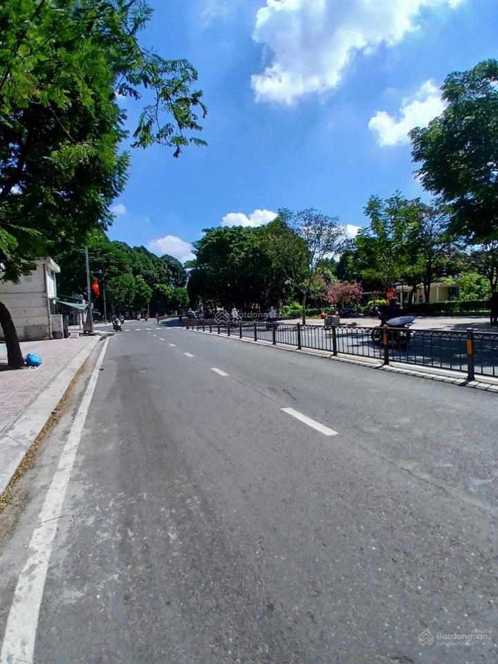 Chỉ 11,5 tỷ nhà mặt tiền nguyễn văn luông, p. bình phú, nhà nở hậu đều, 2 tầng
