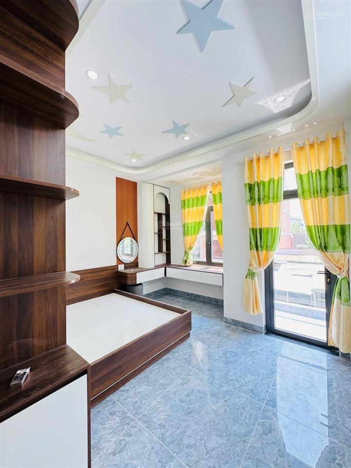 Nhà mới 4 tầng bên cạnh đại học tài chính market lã xuân oai chỉ 6.x tỷ