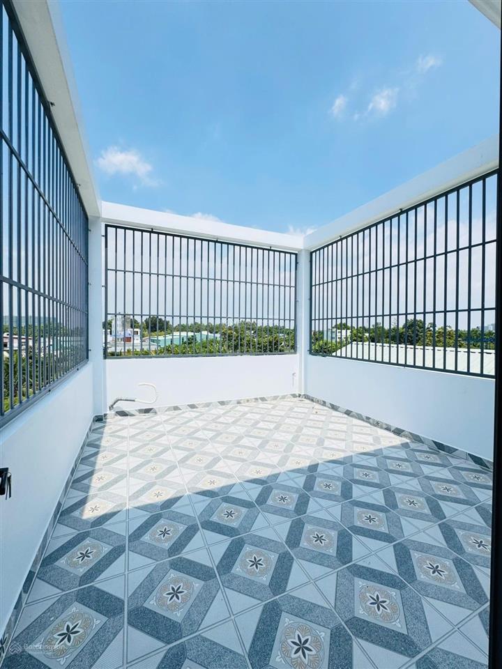 Nhà mới 4 tầng bên cạnh đại học tài chính market lã xuân oai chỉ 6.x tỷ