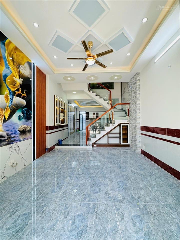 Nhà mới 4 tầng bên cạnh đại học tài chính market lã xuân oai chỉ 6.x tỷ