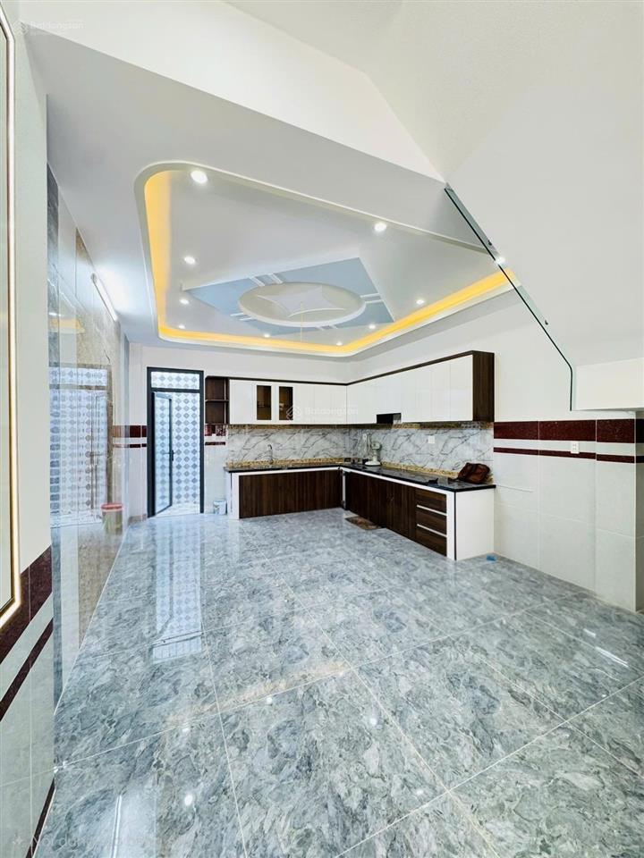 Nhà mới 4 tầng bên cạnh đại học tài chính market lã xuân oai chỉ 6.x tỷ