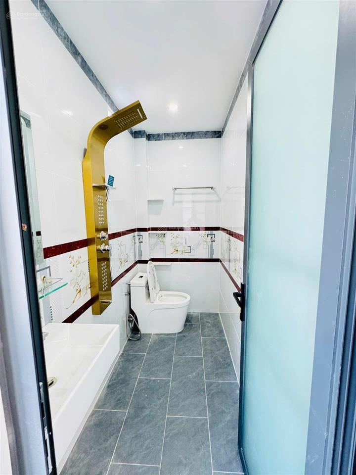 Nhà mới 4 tầng bên cạnh đại học tài chính market lã xuân oai chỉ 6.x tỷ