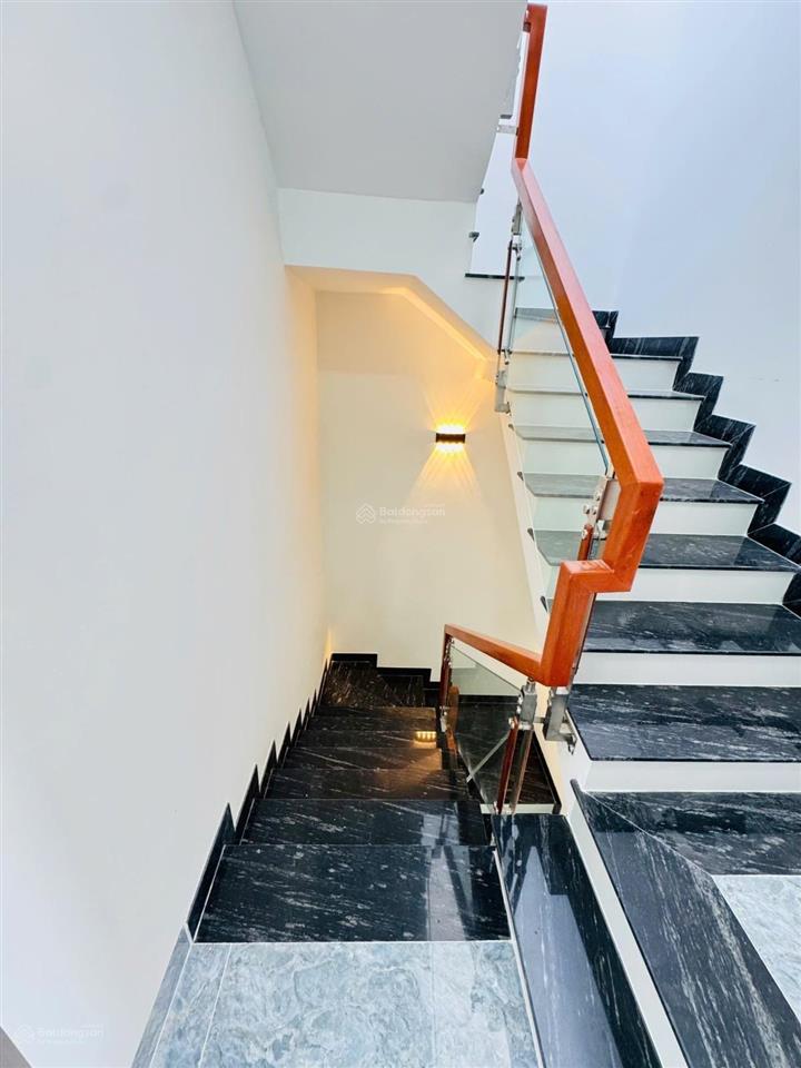 Nhà mới 4 tầng bên cạnh đại học tài chính market lã xuân oai chỉ 6.x tỷ