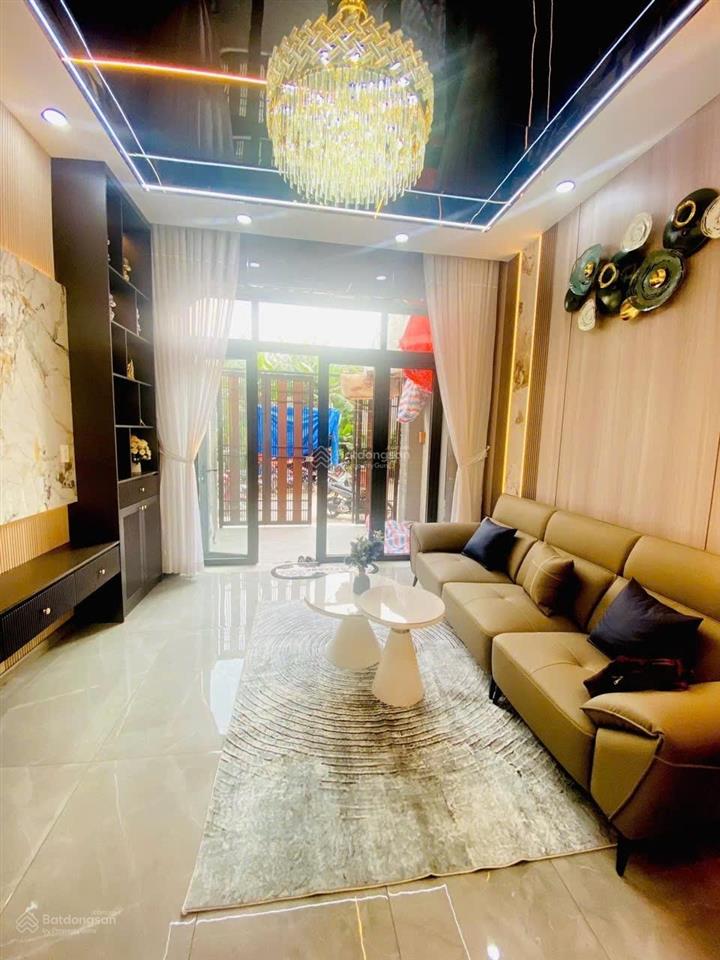 Nhà mới long trường  3 tầng  đường 8m  full nội thất 5.7 tỷ. hoàn công đủ