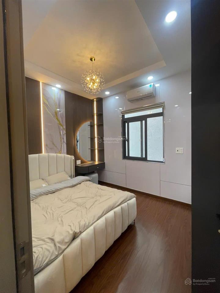 Nhà mới long trường  3 tầng  đường 8m  full nội thất 5.7 tỷ. hoàn công đủ