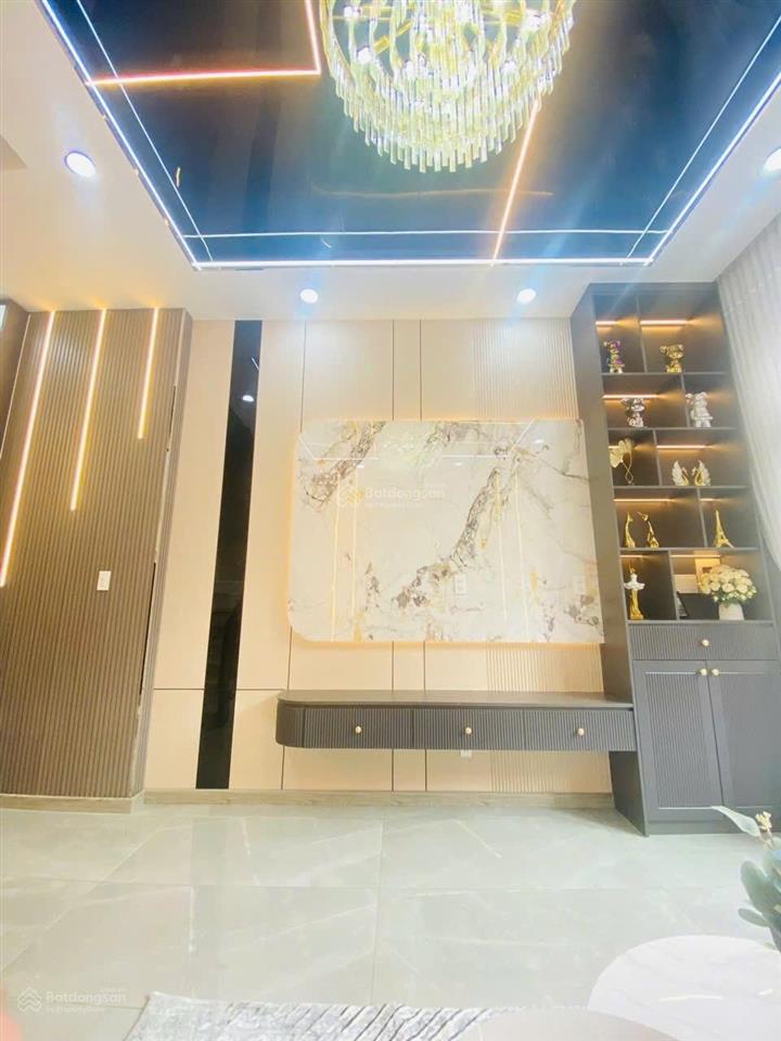 Nhà mới long trường  3 tầng  đường 8m  full nội thất 5.7 tỷ. hoàn công đủ