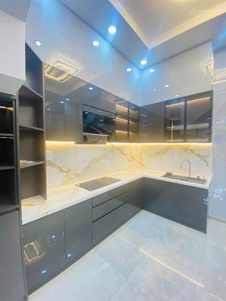 Nhà mới long trường  3 tầng  đường 8m  full nội thất 5.7 tỷ. hoàn công đủ